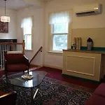 A Friendly Inn At Harvard