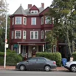 A Friendly Inn At Harvard